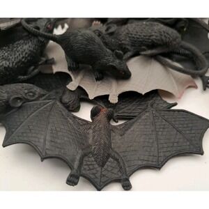 1.2 LBs. LOT Bats and Rats Toys  Animal Plastic Rubber Classroom Halloween Decor